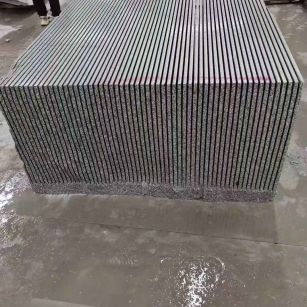 吉安芝麻白毛板荒料切割