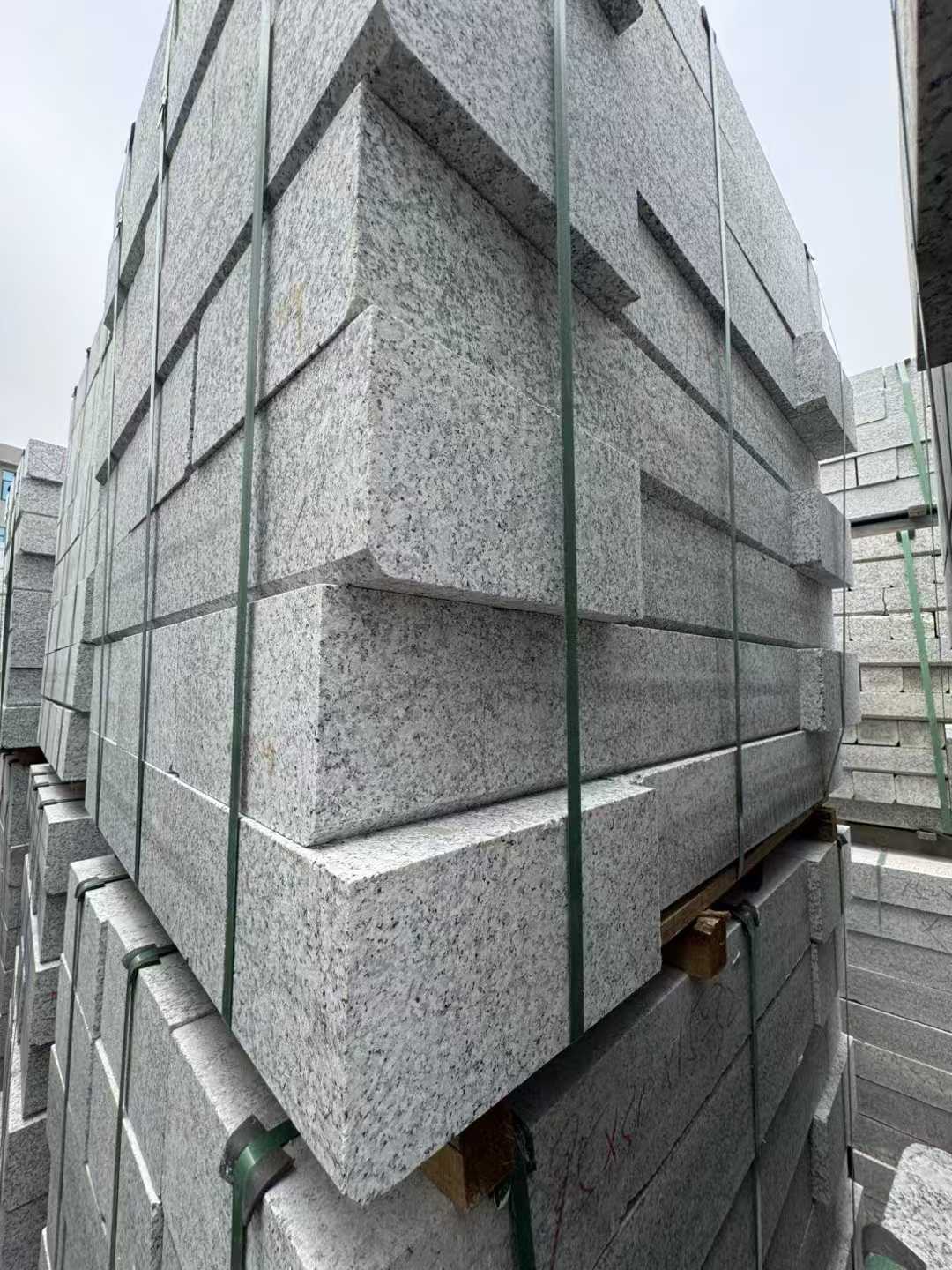 吉安芝麻白路牙石 马路牙子